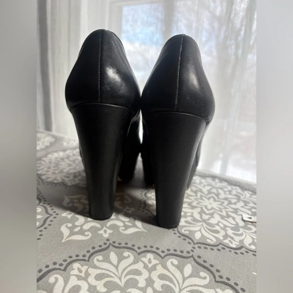 Seychelles Black Heels with Floral Lining - Picture 4 of 12